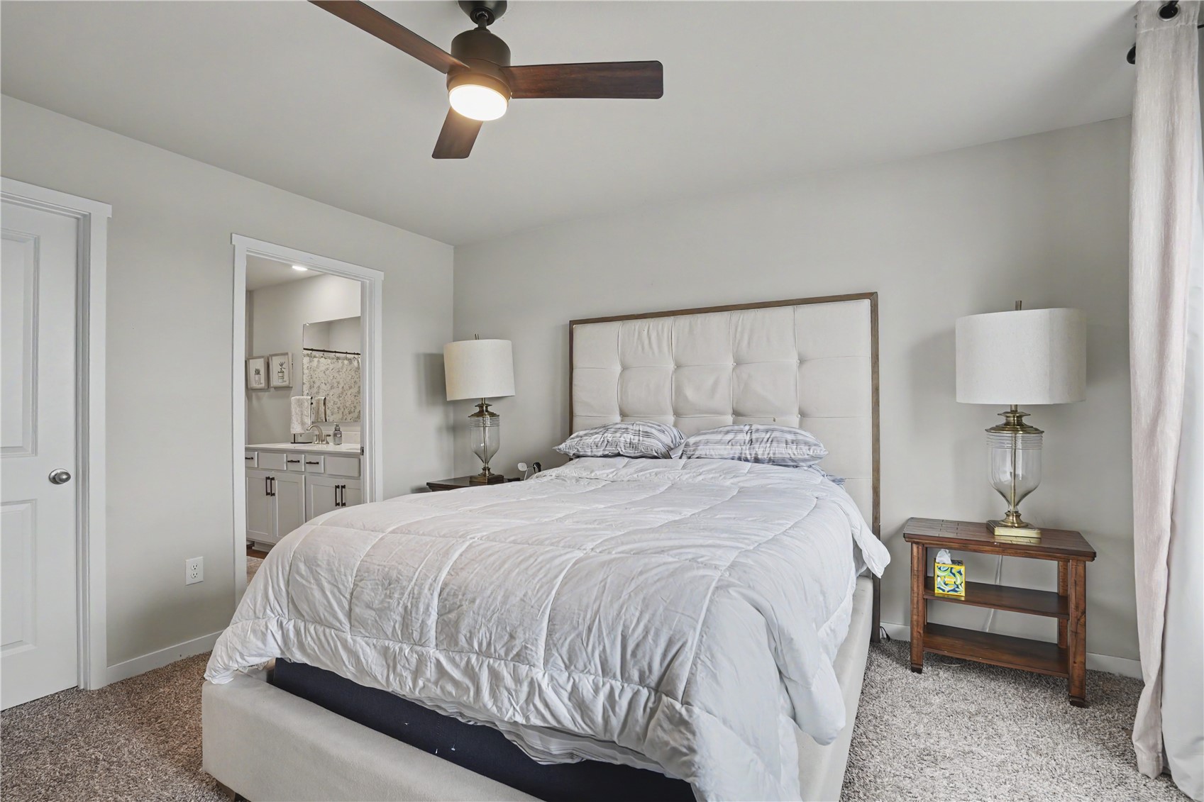 2786 Anne Drive Hiawatha IA 52233