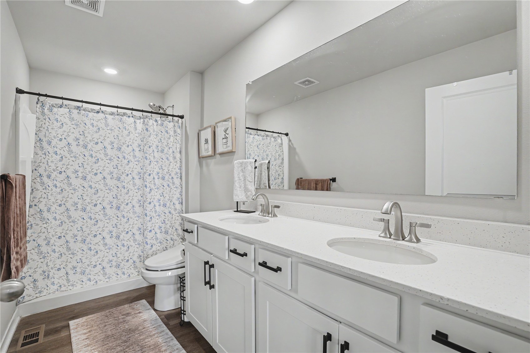 2786 Anne Drive Hiawatha IA 52233
