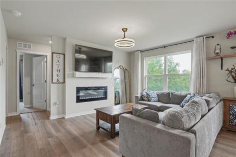 2786 Anne Drive Hiawatha IA 52233