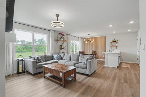 2786 Anne Drive Hiawatha IA 52233