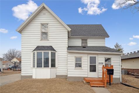 1205 4th Street W Vinton IA 52349