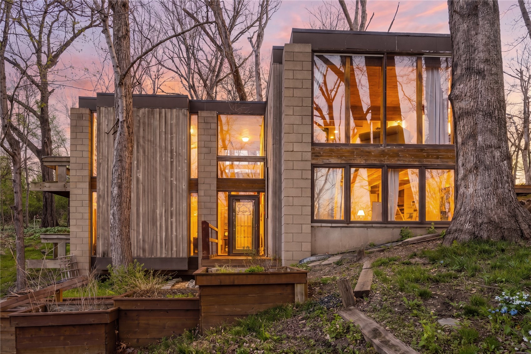 2140 Glass Road NE Cedar Rapids IA 52402