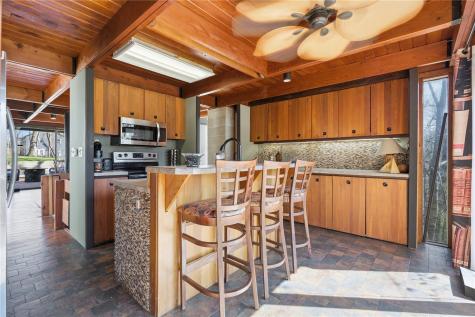 2140 Glass Road NE Cedar Rapids IA 52402