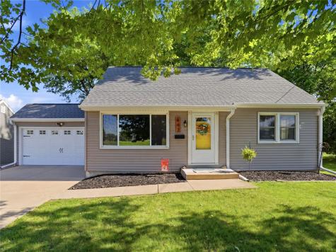 642 38th Street NE Cedar Rapids IA 52402