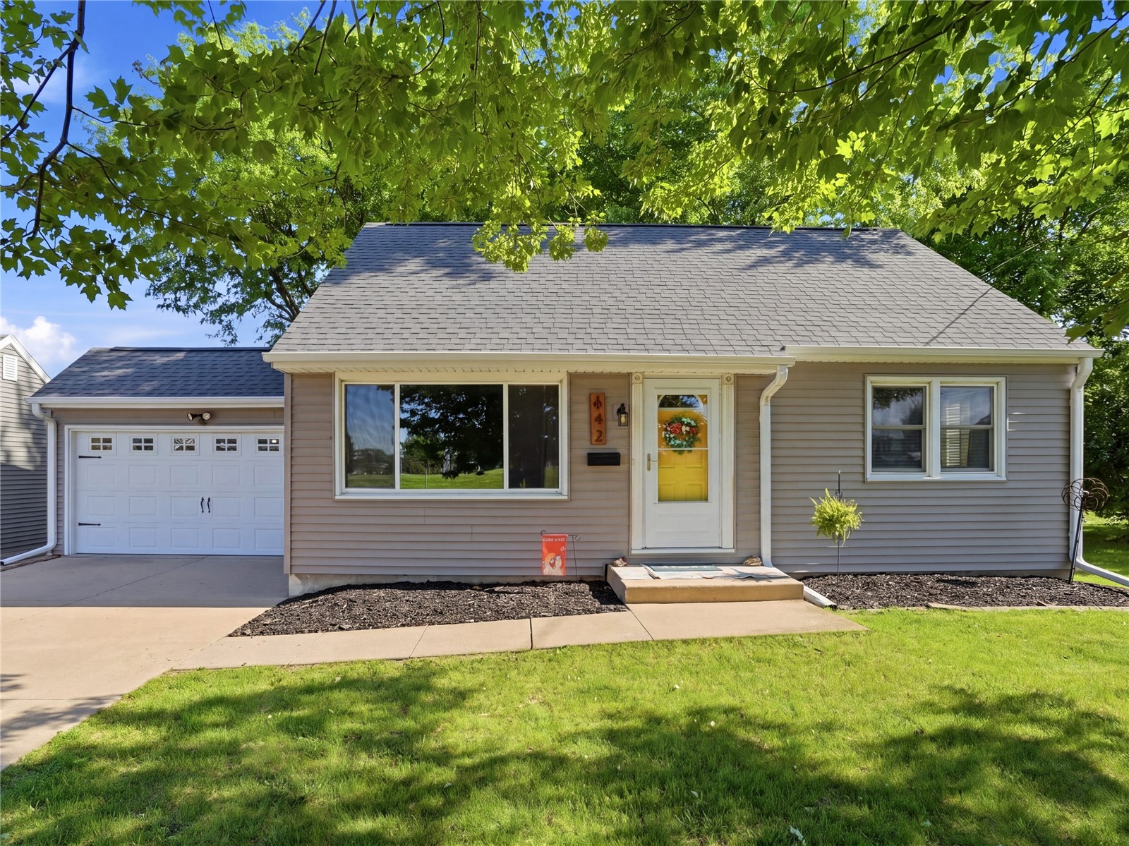642 38th Street NE Cedar Rapids IA 52402