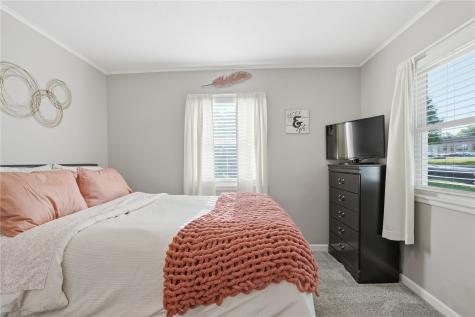 642 38th Street NE Cedar Rapids IA 52402