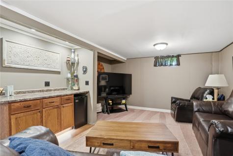 642 38th Street NE Cedar Rapids IA 52402