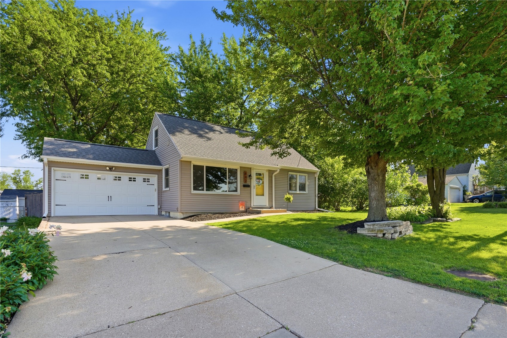 642 38th Street NE Cedar Rapids IA 52402