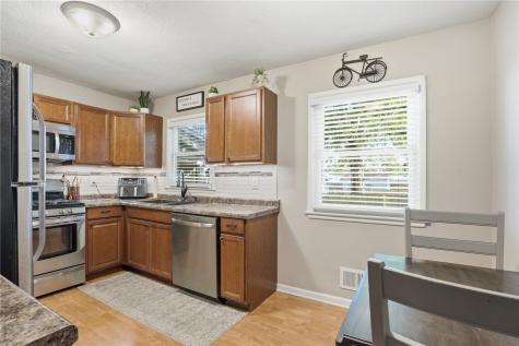 642 38th Street NE Cedar Rapids IA 52402