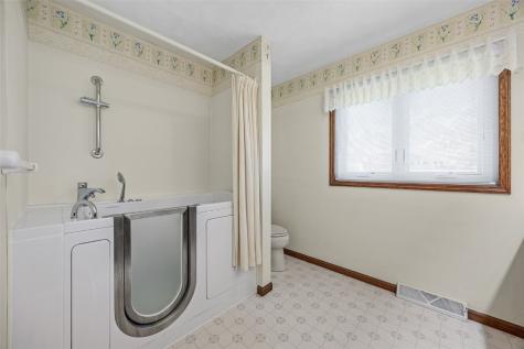 1688 17th Avenue Marion IA 52302