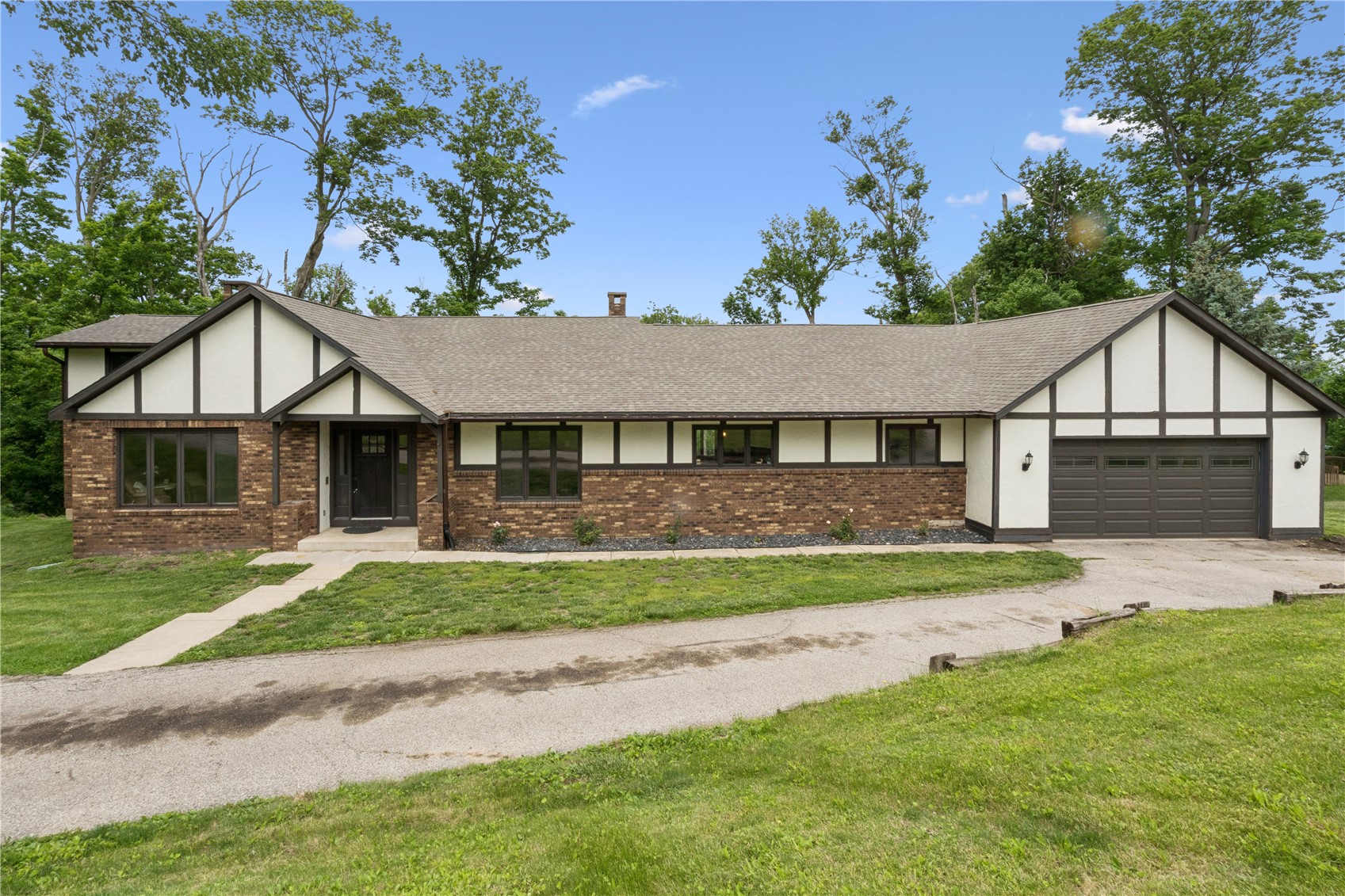 6220 High Country Drive NE Cedar Rapids IA 52411