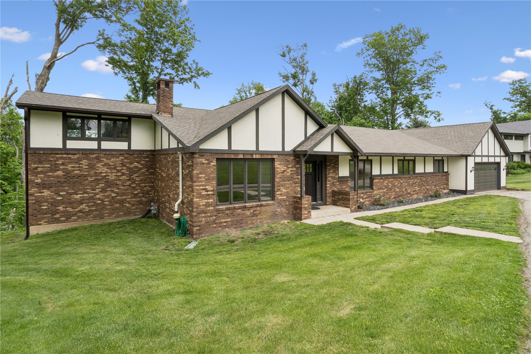 6220 High Country Drive NE Cedar Rapids IA 52411