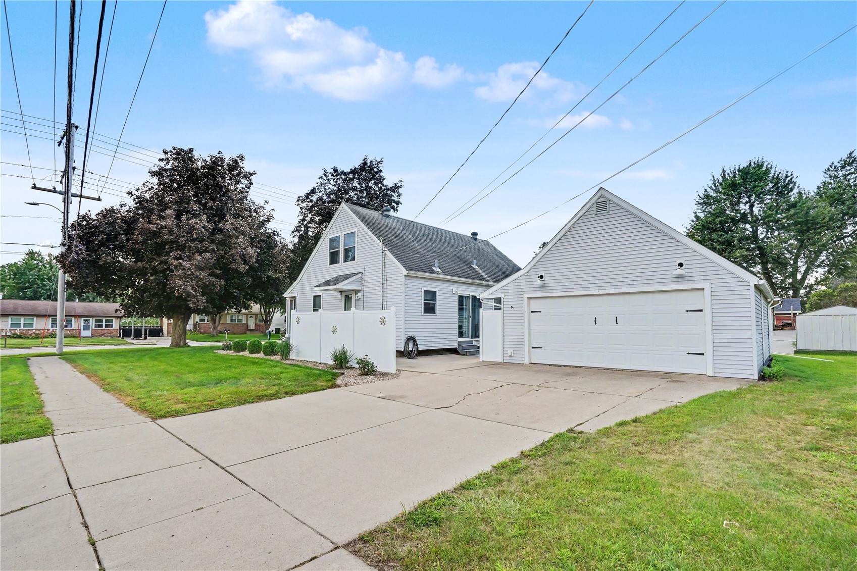 2718 E Avenue NW Cedar Rapids IA 52405