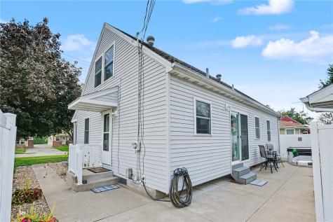 2718 E Avenue NW Cedar Rapids IA 52405