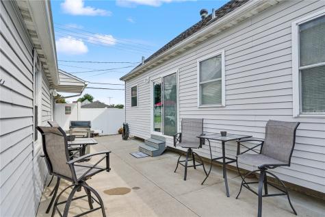 2718 E Avenue NW Cedar Rapids IA 52405