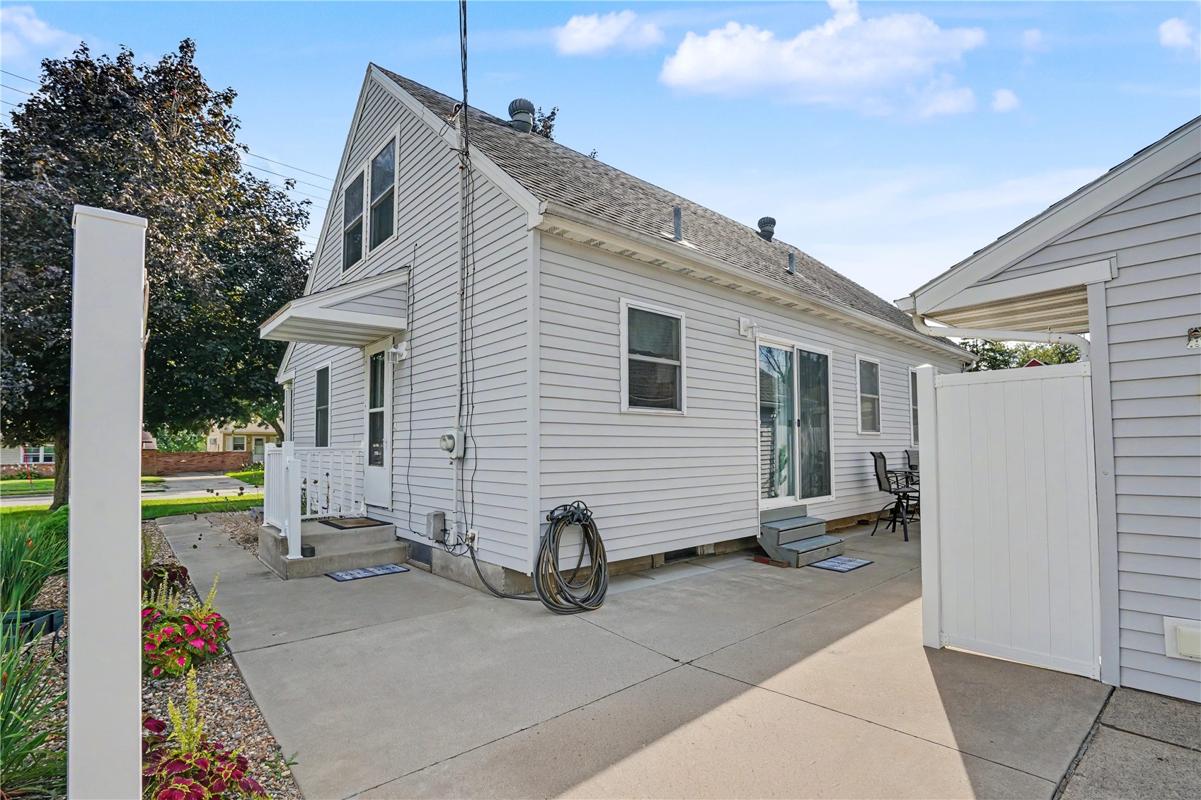 2718 E Avenue NW Cedar Rapids IA 52405