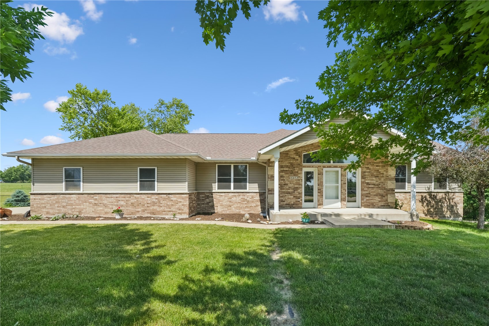 1253 Hillview Court NE Swisher IA 52338