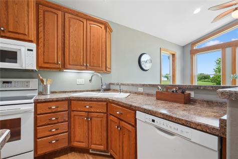 1253 Hillview Court NE Swisher IA 52338