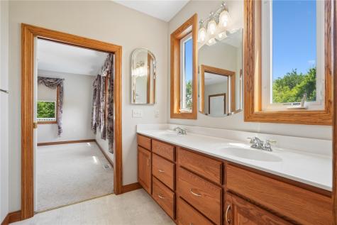 1253 Hillview Court NE Swisher IA 52338