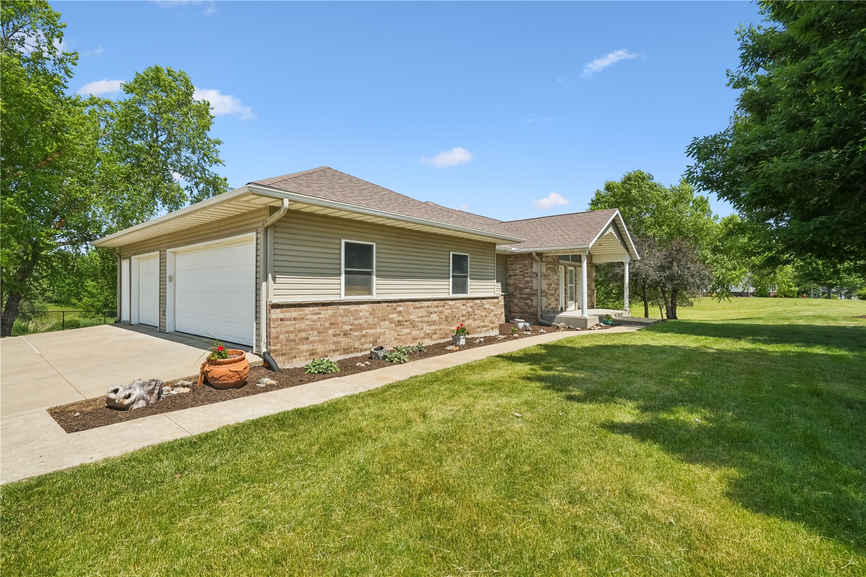 1253 Hillview Court NE Swisher IA 52338