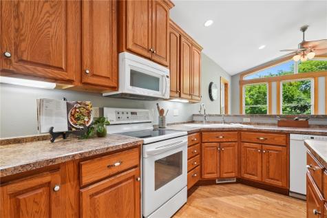 1253 Hillview Court NE Swisher IA 52338