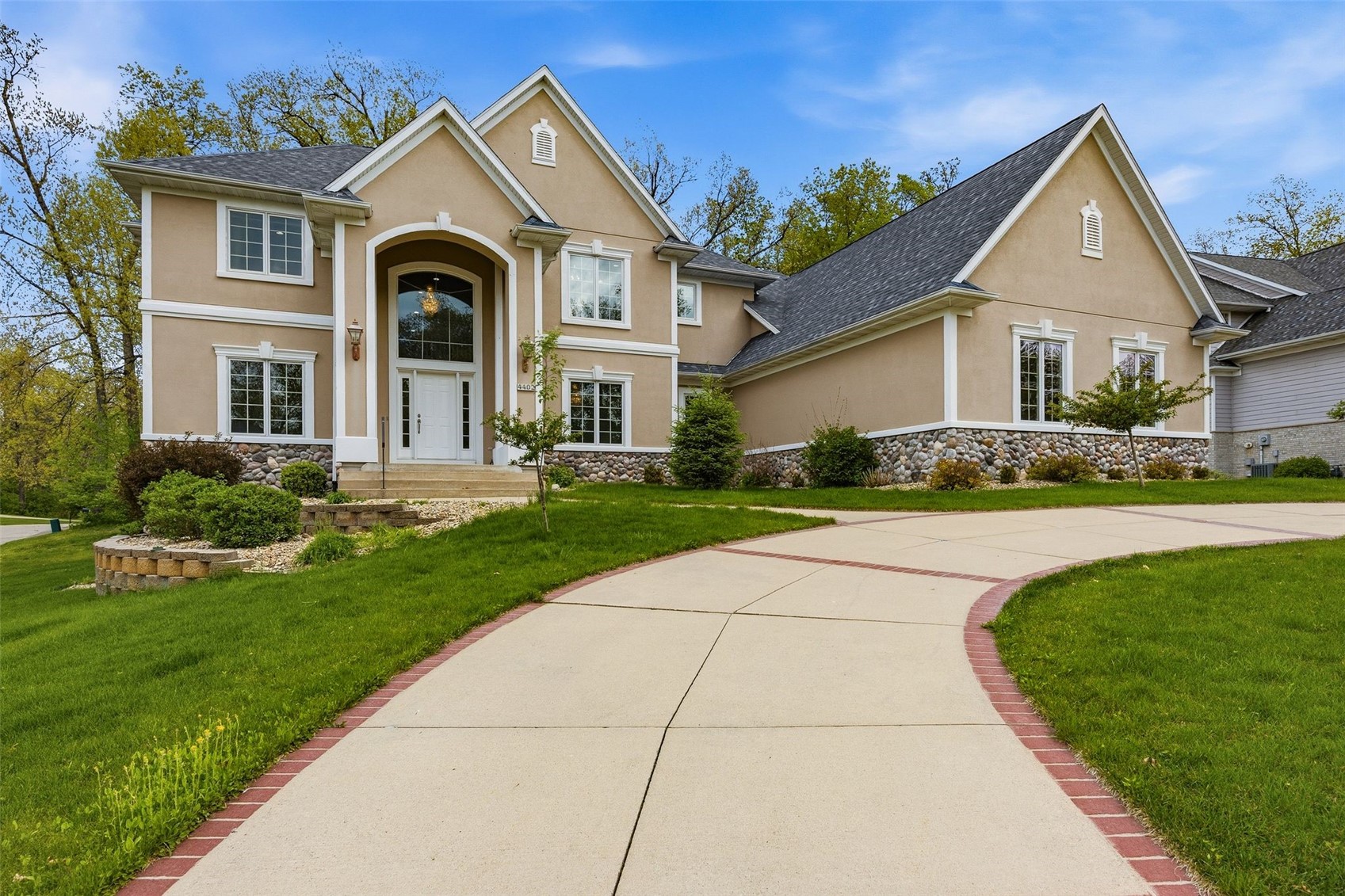 4402 Oak Leaf Court NE Cedar Rapids IA 52411
