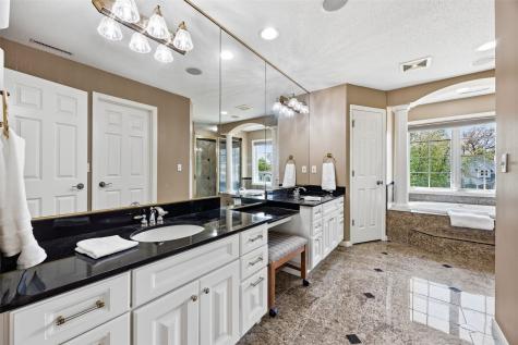 4402 Oak Leaf Court NE Cedar Rapids IA 52411