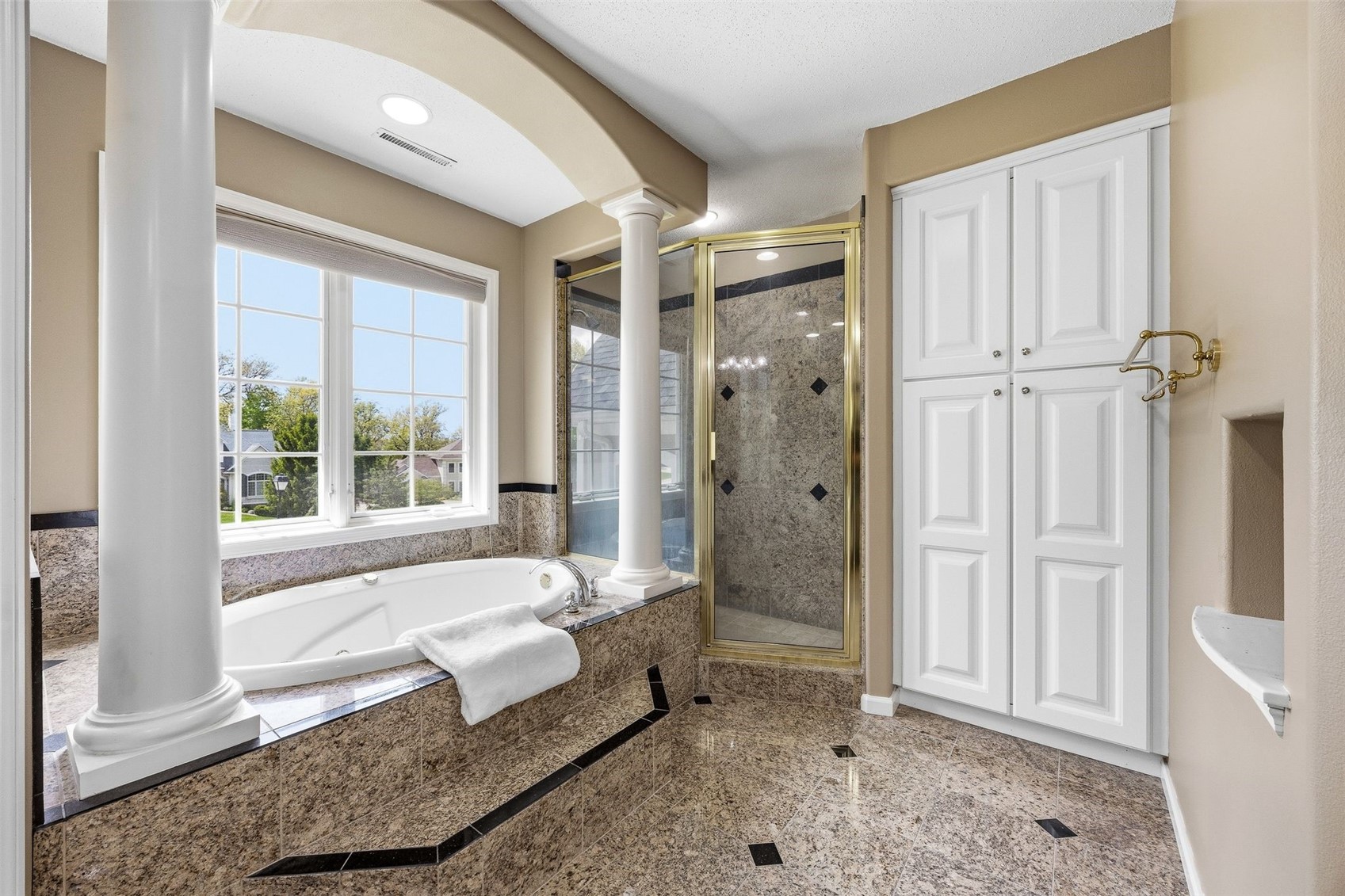 4402 Oak Leaf Court NE Cedar Rapids IA 52411