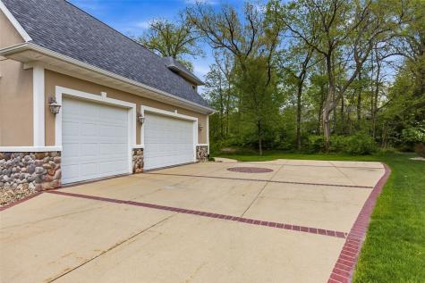 4402 Oak Leaf Court NE Cedar Rapids IA 52411