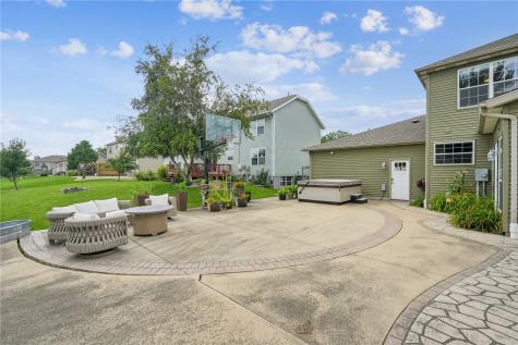 411 Cobble Stone Drive NW Cedar Rapids IA 52405