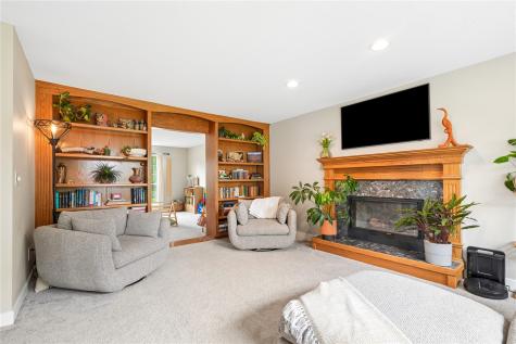 411 Cobble Stone Drive NW Cedar Rapids IA 52405