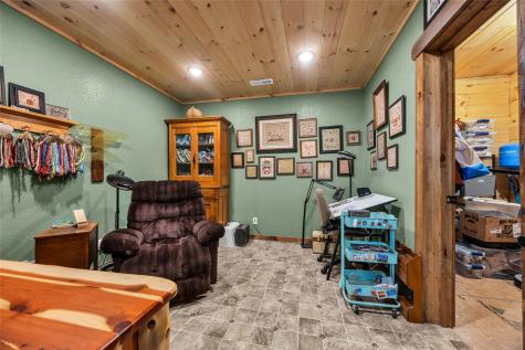 2527 61st Street Lane Vinton IA 52349