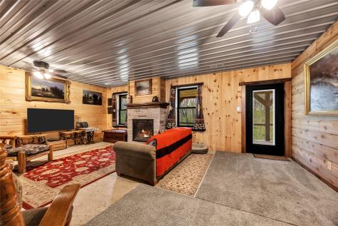 2527 61st Street Lane Vinton IA 52349