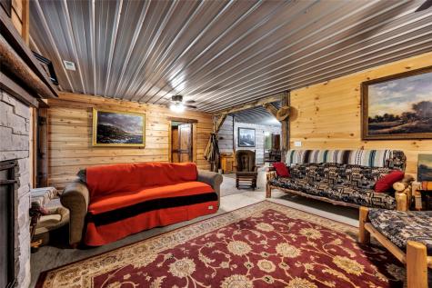 2527 61st Street Lane Vinton IA 52349