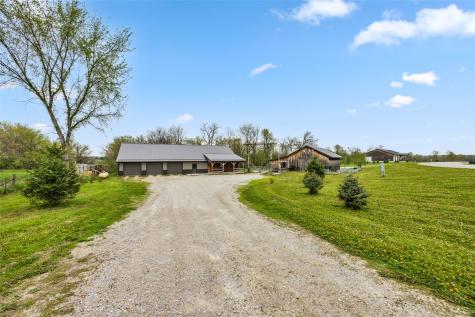 2527 61st Street Lane Vinton IA 52349