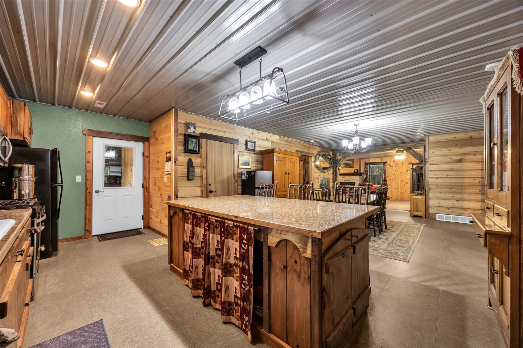 2527 61st Street Lane Vinton IA 52349