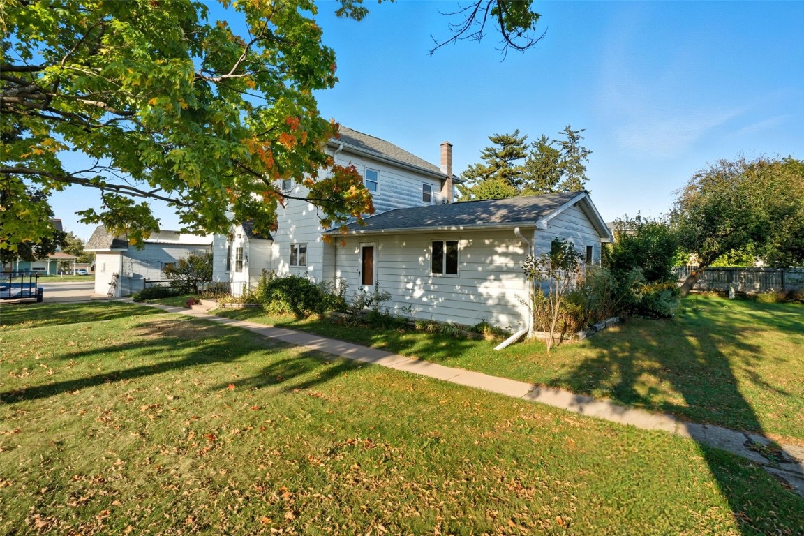105 Harrison Street SE Cascade IA 52033