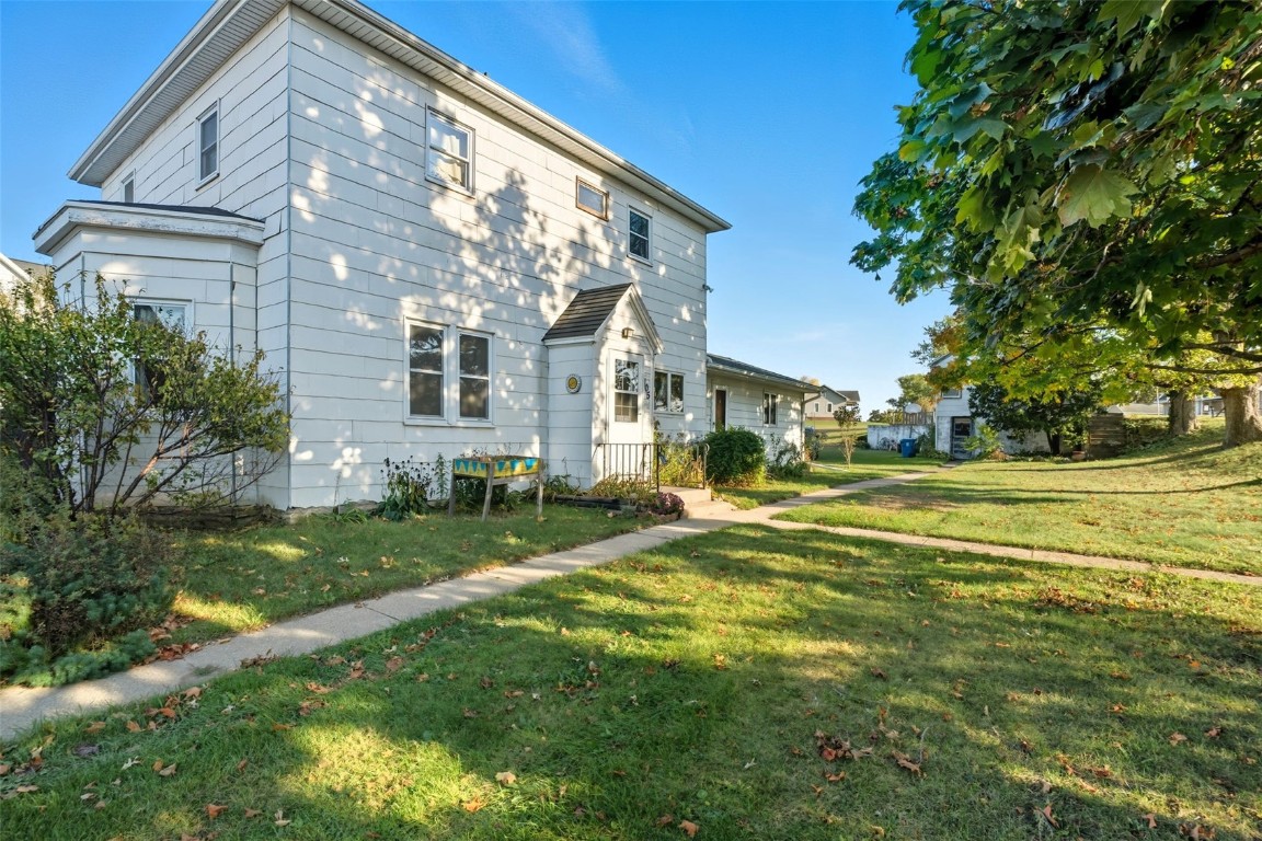 105 Harrison Street SE Cascade IA 52033