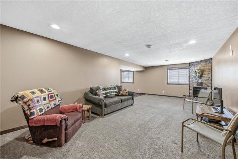 506 Grace Avenue Urbana IA 52345