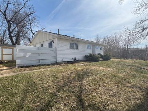 4505 Hiawatha Avenue NE Cedar Rapids IA 52402