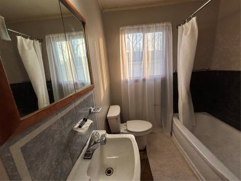 4505 Hiawatha Avenue NE Cedar Rapids IA 52402