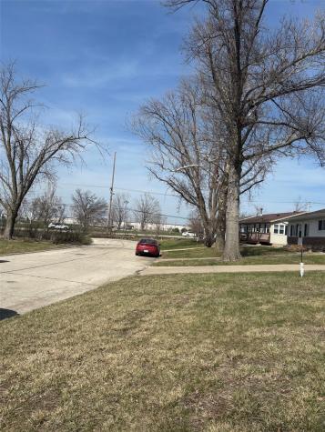 4505 Hiawatha Avenue NE Cedar Rapids IA 52402