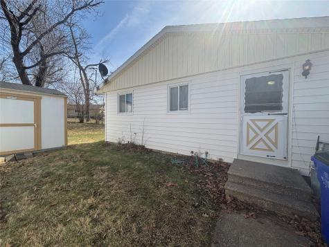4505 Hiawatha Avenue NE Cedar Rapids IA 52402