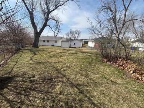 4505 Hiawatha Avenue NE Cedar Rapids IA 52402