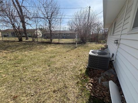 4505 Hiawatha Avenue NE Cedar Rapids IA 52402