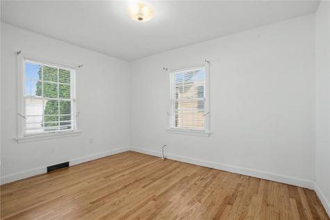 526 Longwood Drive NE Cedar Rapids IA 52402
