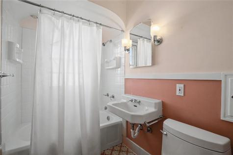 526 Longwood Drive NE Cedar Rapids IA 52402