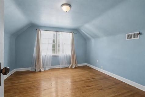 526 Longwood Drive NE Cedar Rapids IA 52402