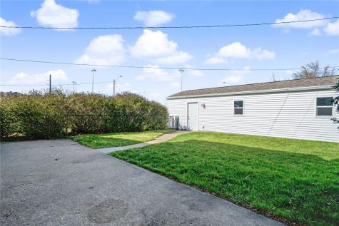 526 Longwood Drive NE Cedar Rapids IA 52402