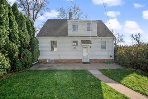526 Longwood Drive NE Cedar Rapids IA 52402